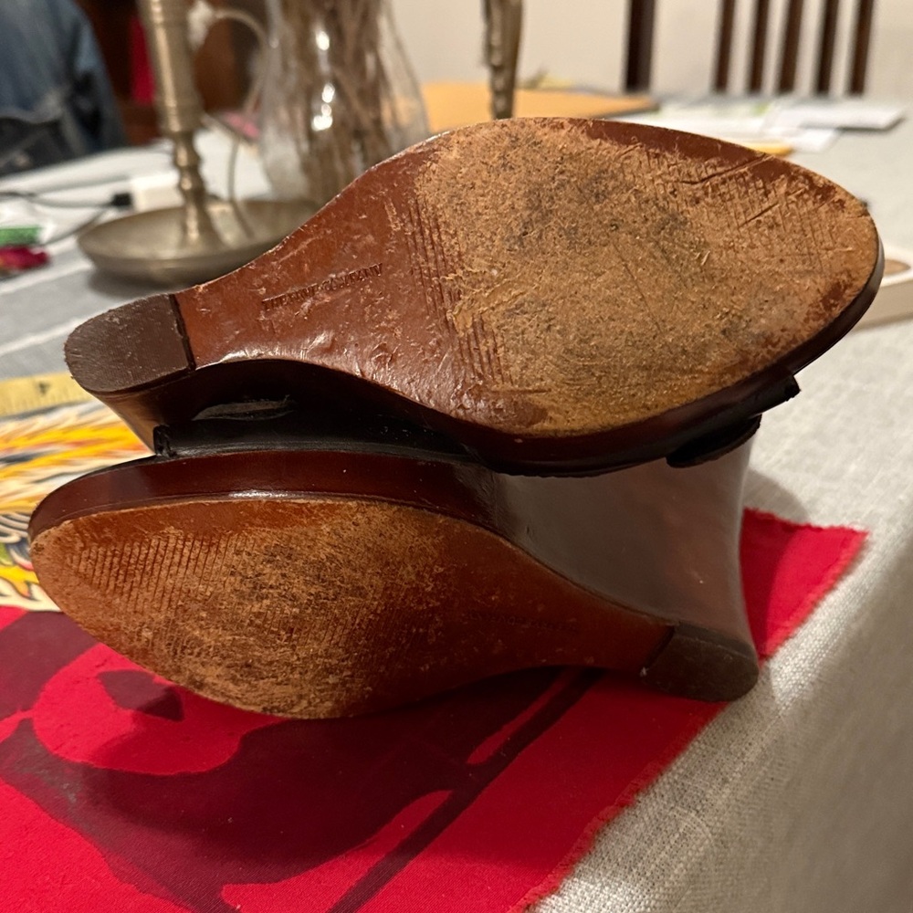 Frye Greta. open toed wedge heel Size 9. 4” heel. Leather - Picture 8 of 9